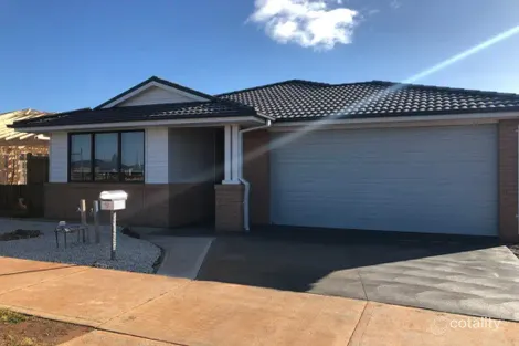 Property photo of 9 Hocston Way Thornhill Park VIC 3335