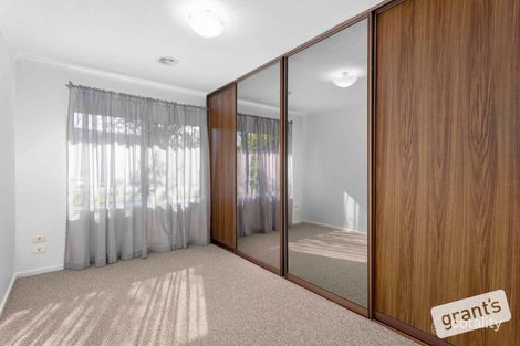 Property photo of 5 Western Way Narre Warren VIC 3805