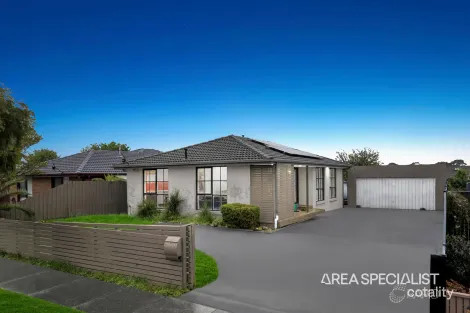 11 CLAUDE AVE, HAMPTON PARK, VIC 3976