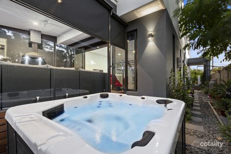 Property photo of 17B Drake Avenue Paradise Point QLD 4216