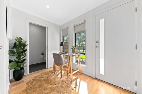 Property photo of 34 Alexander Circuit Craigieburn VIC 3064