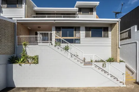 2/330-332 Stanley St, North Ward, QLD 4810