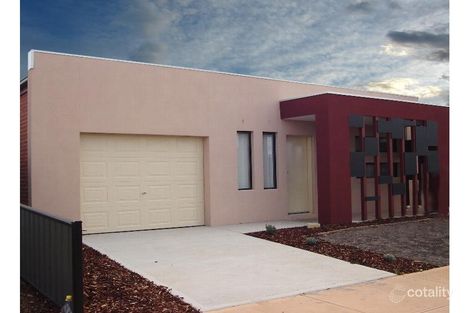 8 Bandler Pkwy, Point Cook, VIC 3030