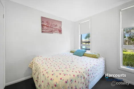 Property photo of 8 Blackthorn Place Ropes Crossing NSW 2760
