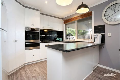 Property photo of 16 Meredith Close Narre Warren South VIC 3805