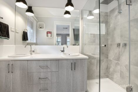 Property photo of 16 Meredith Close Narre Warren South VIC 3805