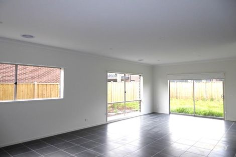 Property photo of 18 St Gwinear Lane Cranbourne North VIC 3977