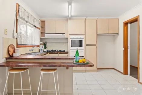 Property photo of 52 McLaughlin Crescent Mill Park VIC 3082