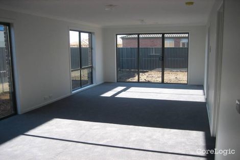 Property photo of 24 Meakin Way Deer Park VIC 3023
