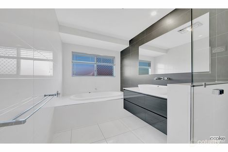 Property photo of 26 Stringybark Avenue Norman Gardens QLD 4701