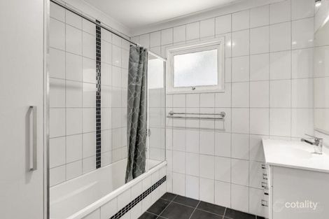 Property photo of 4 Beck Street Mount Lofty QLD 4350