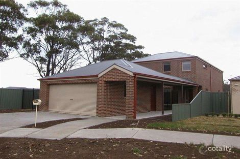 24 Taunton Pl, Lake Gardens, VIC 3355