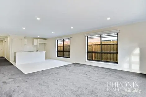 Property photo of 12 Barlow Circuit Tarneit VIC 3029