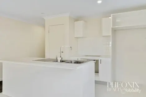 Property photo of 12 Barlow Circuit Tarneit VIC 3029