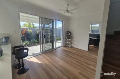 Property photo of 1/8 Taylor Place Mackenzie QLD 4156
