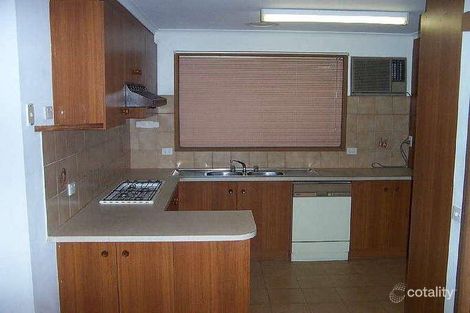 Property photo of 37 Gillingham Crescent Craigieburn VIC 3064