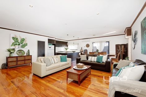 Property photo of 16 Snowden Place Roxburgh Park VIC 3064