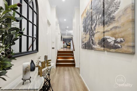 Property photo of 33 Elderfield Circuit Doreen VIC 3754