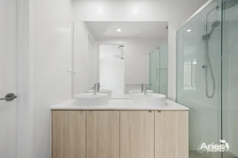 Property photo of 24 Greenhaven Boulevard Deebing Heights QLD 4306