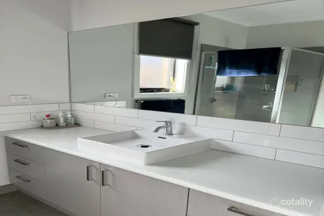 Property photo of 2/17 Regan Drive Romsey VIC 3434