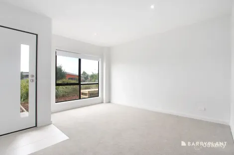 Property photo of 3/17 Edgeware Close Pakenham VIC 3810