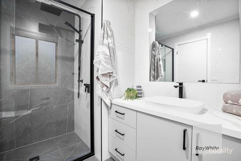 Property photo of 5 Hele Close Caroline Springs VIC 3023