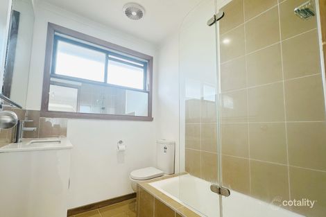 Property photo of 2 Rowena Rise Wantirna South VIC 3152