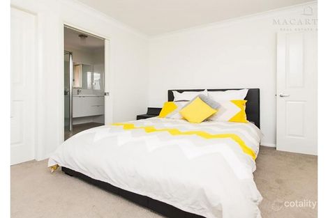 Property photo of 6 St Pauls Place Gobbagombalin NSW 2650