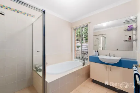 Property photo of 24 Yellowbox Avenue South Morang VIC 3752