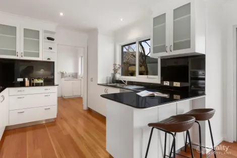 Property photo of 2/72 Tunstall Road Donvale VIC 3111