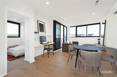 4/2 Terry Connolly St, Coombs, ACT 2611