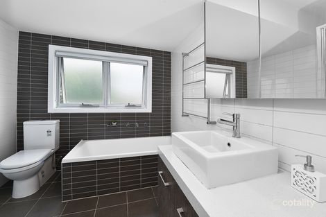 Property photo of 6A Vanberg Road Essendon VIC 3040