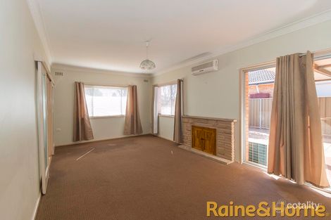 Property photo of 16 Roycox Crescent Dubbo NSW 2830