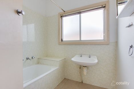 Property photo of 24 Pettitt Crescent Norlane VIC 3214