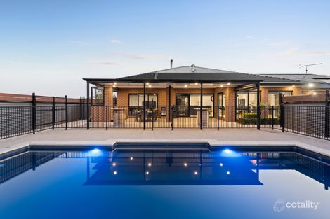 Property photo of 32 Shinners Close Bunyip VIC 3815