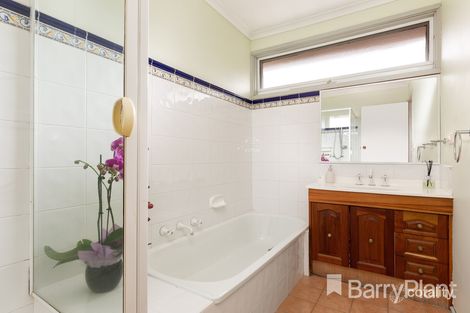 Property photo of 4 Ennismore Drive Keysborough VIC 3173