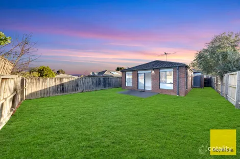 Property photo of 32 Hamish Drive Tarneit VIC 3029