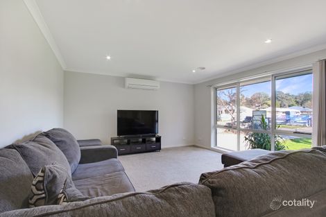 Property photo of 13 Dunrossil Drive Kilsyth VIC 3137
