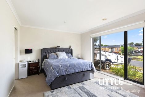 Property photo of 9 Azure Court Pakenham VIC 3810