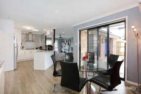 Property photo of 35 Sidney Nolan Drive Coombabah QLD 4216