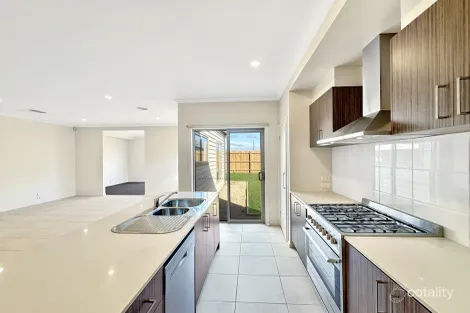 Property photo of 11 Rheola Street Eynesbury VIC 3338