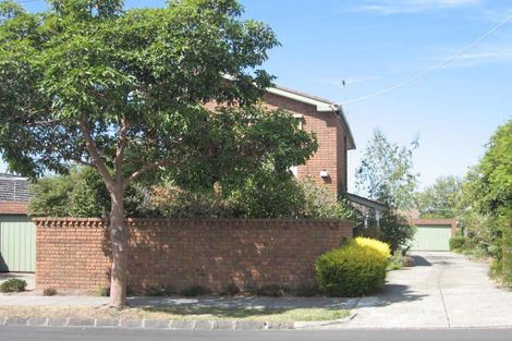 18 Woodlands Ave, Kew East, VIC 3102