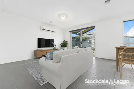 Property photo of 10 Kosciuszko Circuit Clyde VIC 3978