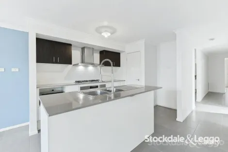 Property photo of 10 Kosciuszko Circuit Clyde VIC 3978