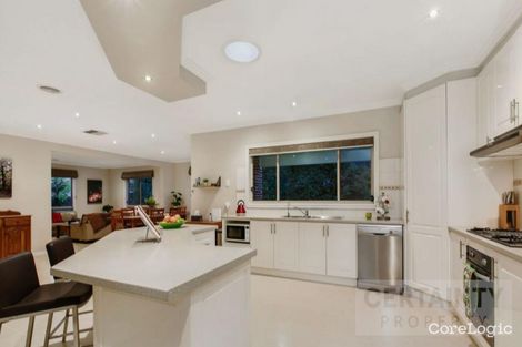 Property photo of 17 Darlinghurst Place Taylors Hill VIC 3037