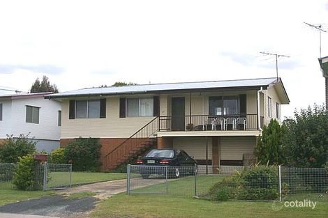 17 Selwyn St, North Booval, QLD 4304