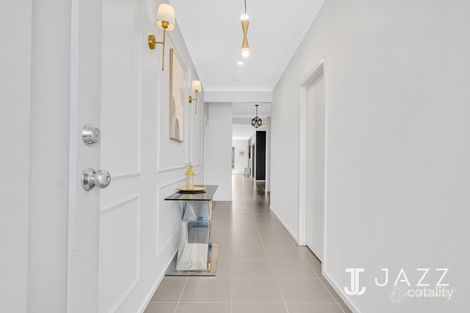 Property photo of 24 Spectacle Crescent Point Cook VIC 3030