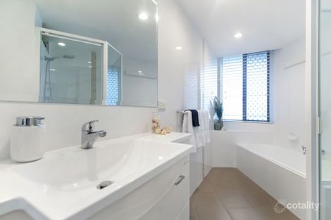 Property photo of 16/8 Paradise Parade Paradise Point QLD 4216