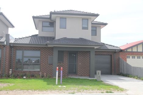 Property photo of 22 Weebill Way Pakenham VIC 3810
