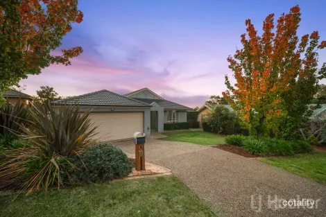 11 Magnolia Cl, Jerrabomberra, NSW 2619